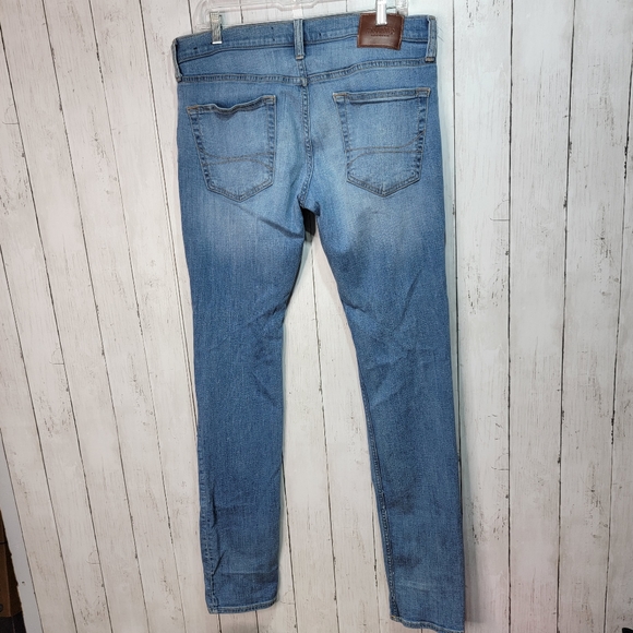 Hollister Men's 33X32 Jeans Stacked Skinny Distressed Medium Wash Denim Blue. - Picture 7 of 8